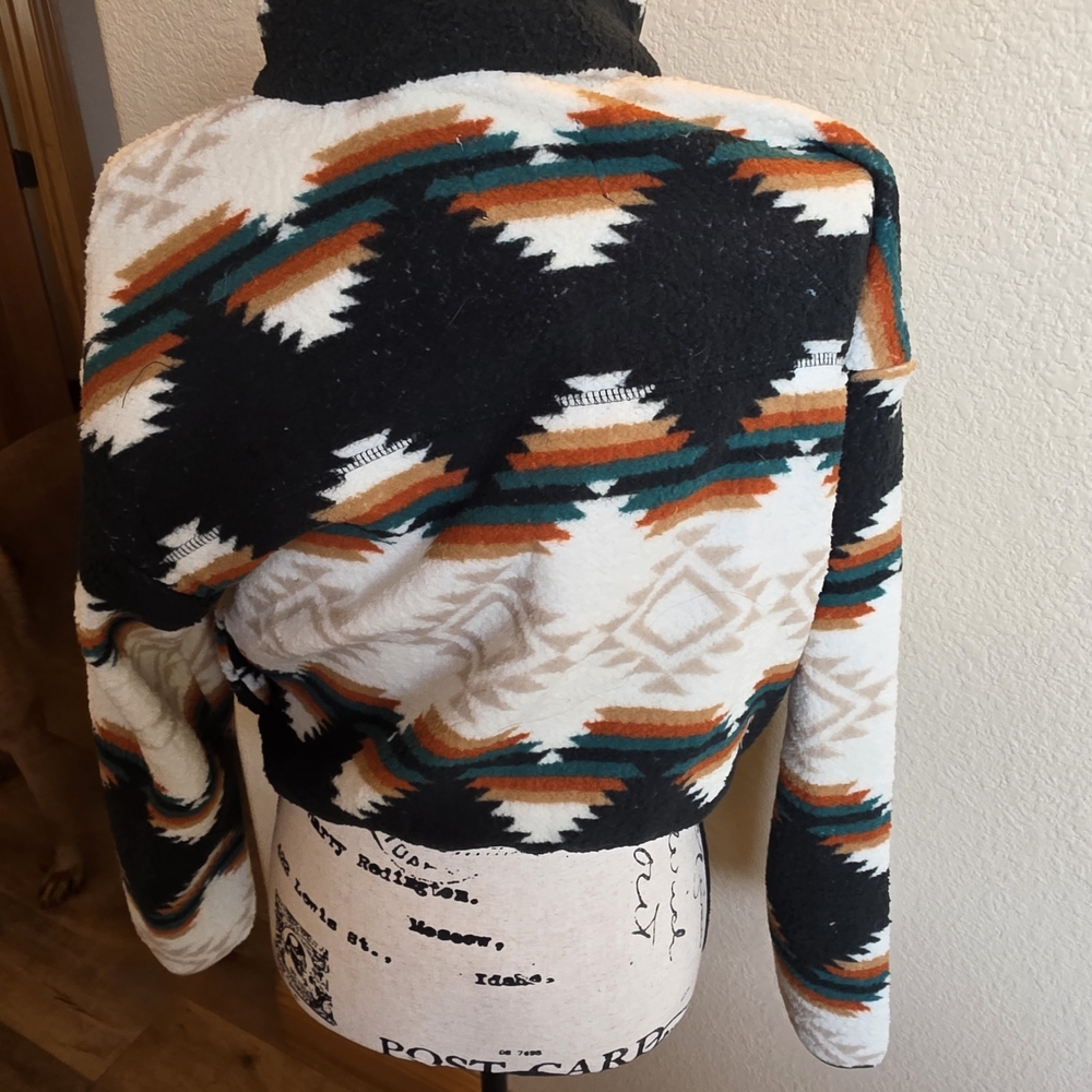 NWT Fleece Zip Up Jacket Aztec Print Size Small - Picture 2 of 3